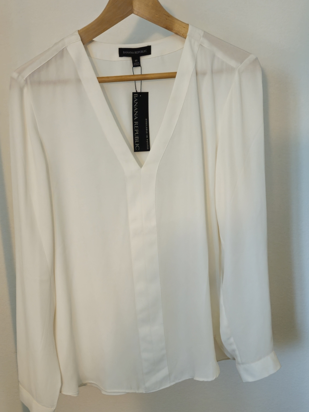 Banana Republic Off-White V-Neck Long Sleeve Blouse